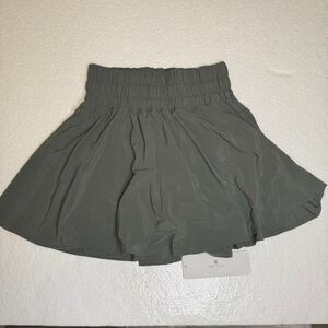 CRZ YOGA Feathery-Fit Soft Pocket High Rise Grey Sage Tennis Skort Medium 8/10